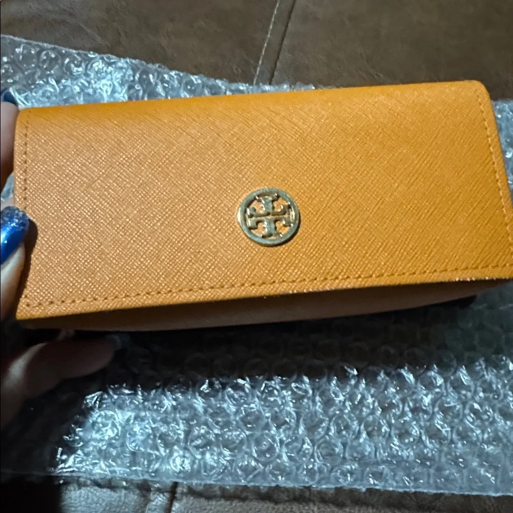 Like new Tory Burch Cat-Eye Sunglasses - Picture 6 of 13